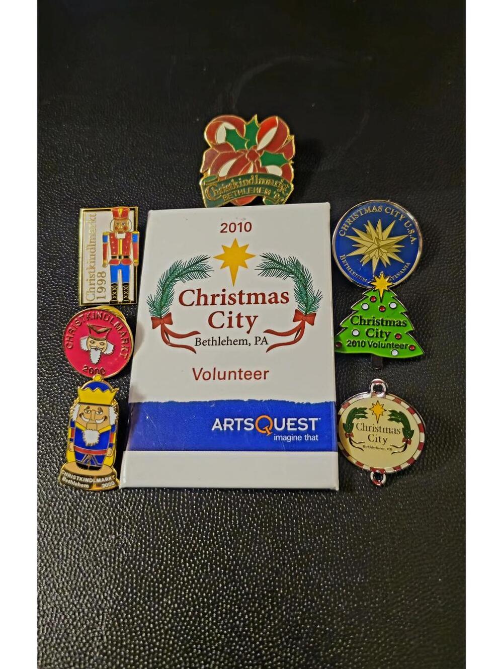 CHRISTMAS CITY/CHRISTKINDLMARKT Bethlehem PA  8 Pins